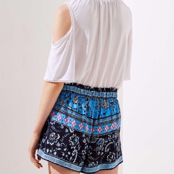 LOFT Floral Shorts - Picture 2 of 4